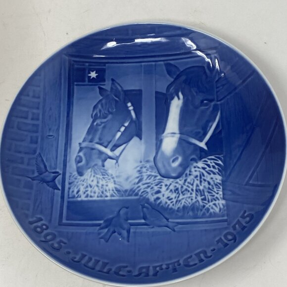 Bing and Grondahl Jubilee Christmas Night in the Stable 1975 Plate Denmark 9” - Picture 4 of 9